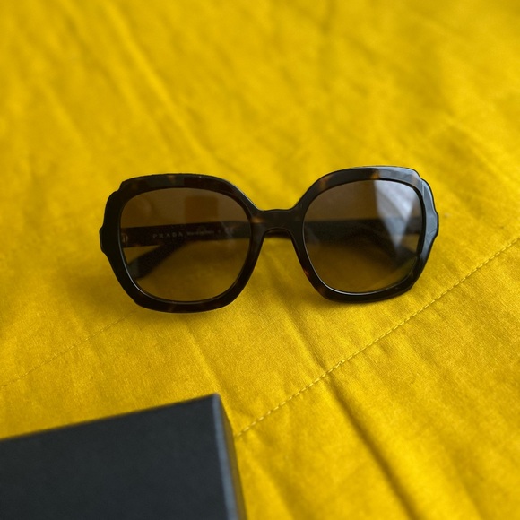 PRADA sunglasses 🕶️ EUC - Picture 6 of 6